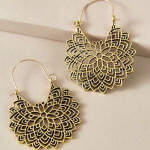Detailed Blooming Flower Earrings